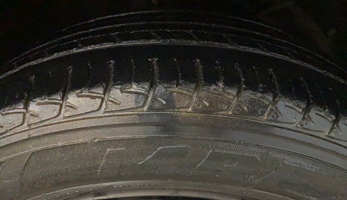 2016 Maruti Baleno DELTA PETROL 1.2, Petrol, Manual, 72,140 km, Right Front Tyre Tread