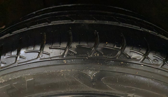 2016 Maruti Baleno DELTA PETROL 1.2, Petrol, Manual, 72,140 km, Right Rear Tyre Tread