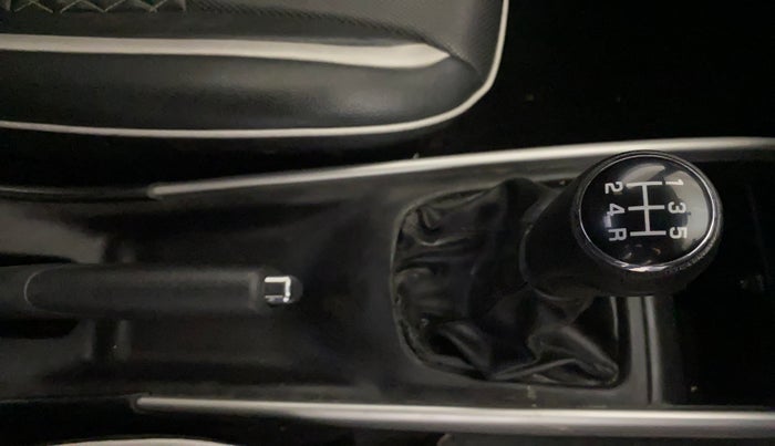 2016 Maruti Baleno DELTA PETROL 1.2, Petrol, Manual, 72,140 km, Gear Lever