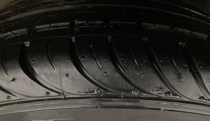 2012 Ford Figo TITANIUM 1.2 PETROL, Petrol, Manual, 66,507 km, Left Rear Tyre Tread