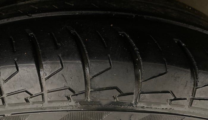 2012 Ford Figo TITANIUM 1.2 PETROL, Petrol, Manual, 66,507 km, Right Rear Tyre Tread