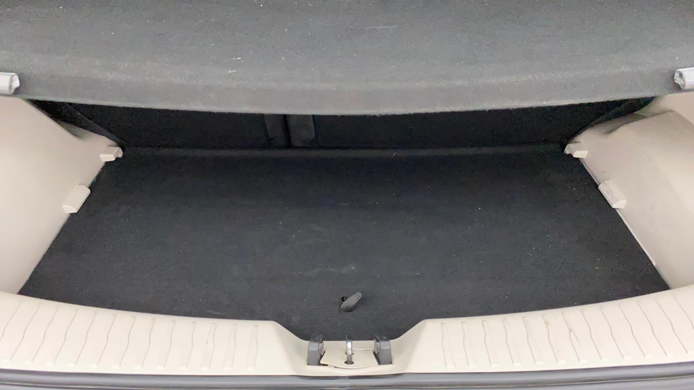 2021 Mahindra XUV300 W8 (O) 1.2 PETROL, Petrol, Manual, 48,853 km, Boot Inside
