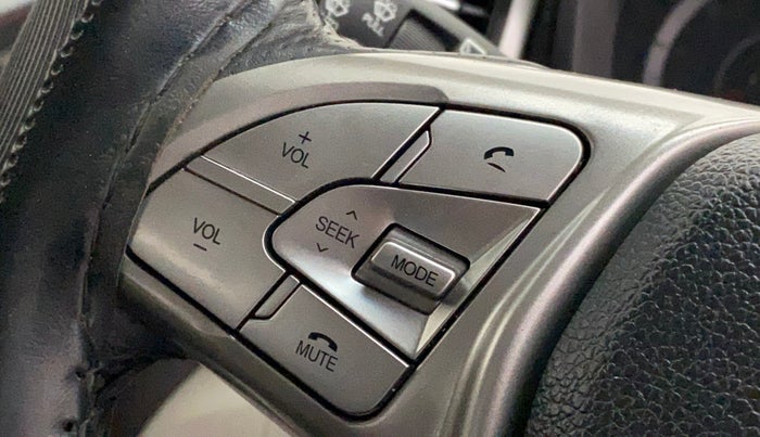 2021 Mahindra XUV300 W8 (O) 1.2 PETROL, Petrol, Manual, 48,853 km, Steering wheel - Sound system control not functional