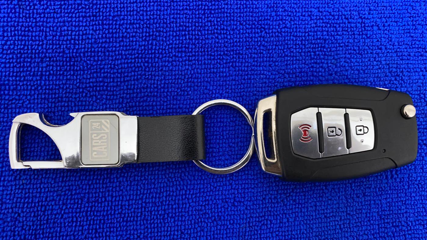 2021 Mahindra XUV300 W8 (O) 1.2 PETROL, Petrol, Manual, 48,853 km, Key Close Up