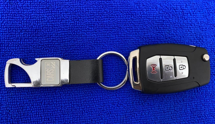 2021 Mahindra XUV300 W8 (O) 1.2 PETROL, Petrol, Manual, 48,853 km, Key Close Up