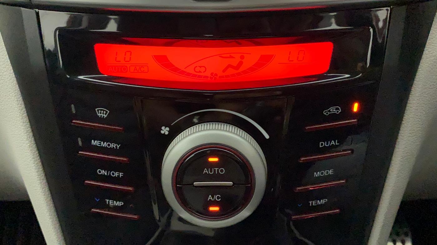 2021 Mahindra XUV300 W8 (O) 1.2 PETROL, Petrol, Manual, 48,853 km, Automatic Climate Control
