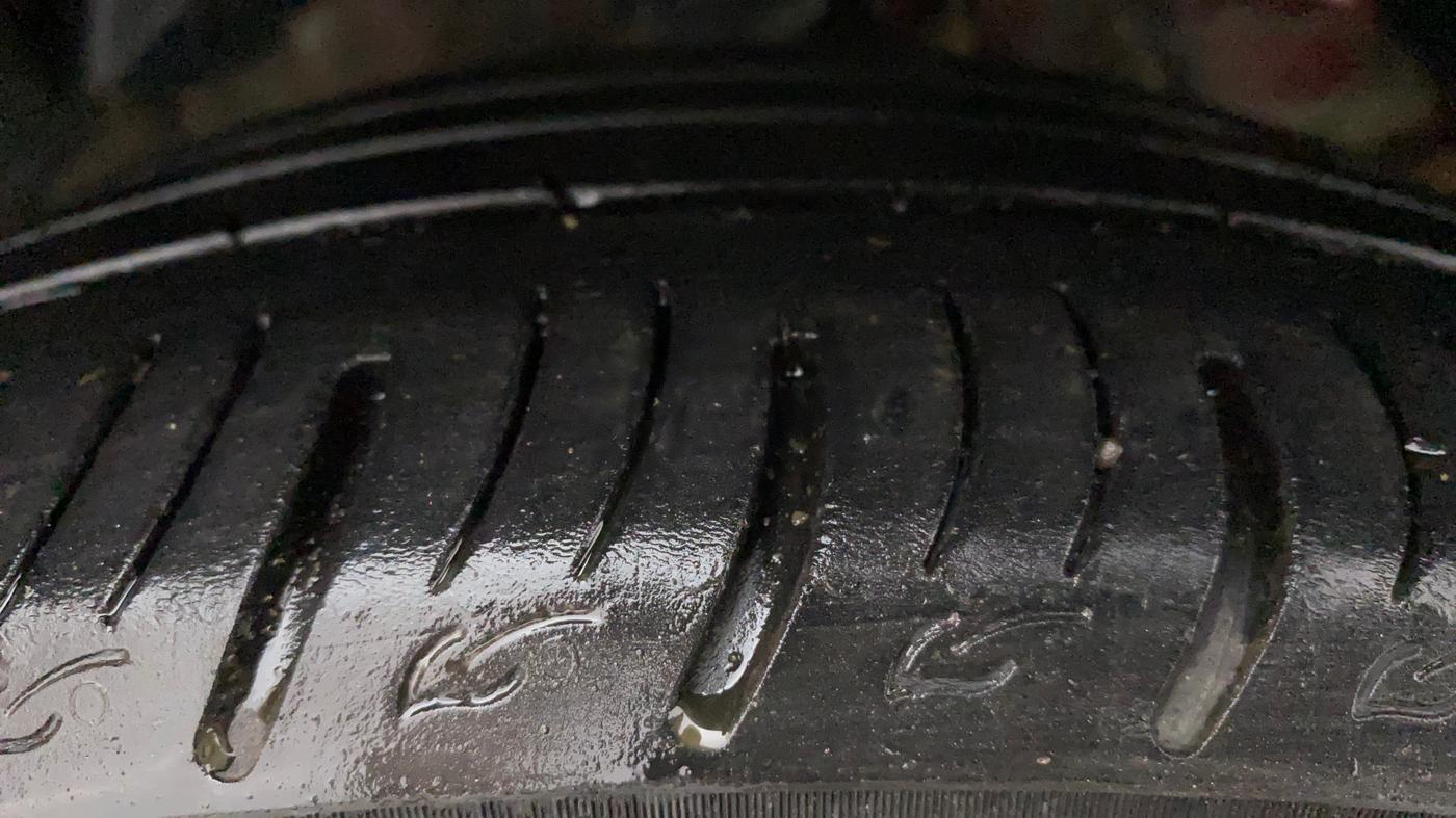 2021 Mahindra XUV300 W8 (O) 1.2 PETROL, Petrol, Manual, 48,853 km, Right Front Tyre Tread