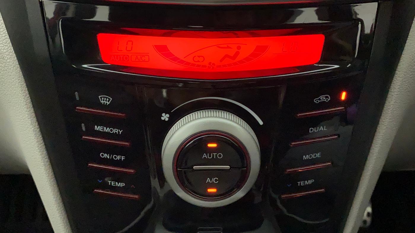 2021 Mahindra XUV300 W8 (O) 1.2 PETROL, Petrol, Manual, 48,853 km, Multi-Zone Climate Control