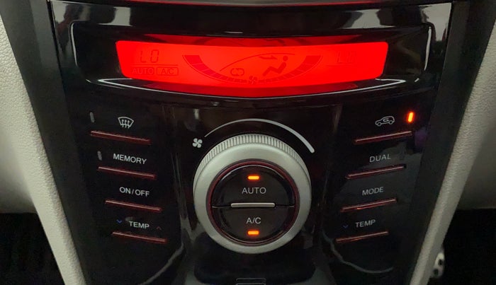 2021 Mahindra XUV300 W8 (O) 1.2 PETROL, Petrol, Manual, 48,853 km, Multi-Zone Climate Control