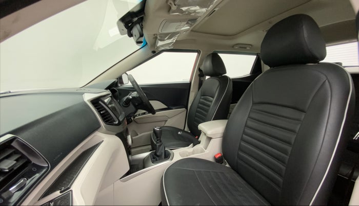 2021 Mahindra XUV300 W8 (O) 1.2 PETROL, Petrol, Manual, 48,853 km, Right Side Front Door Cabin