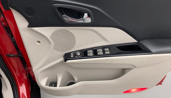 2021 Mahindra XUV300 W8 (O) 1.2 PETROL, Petrol, Manual, 48,853 km, Driver Side Door Panels Control