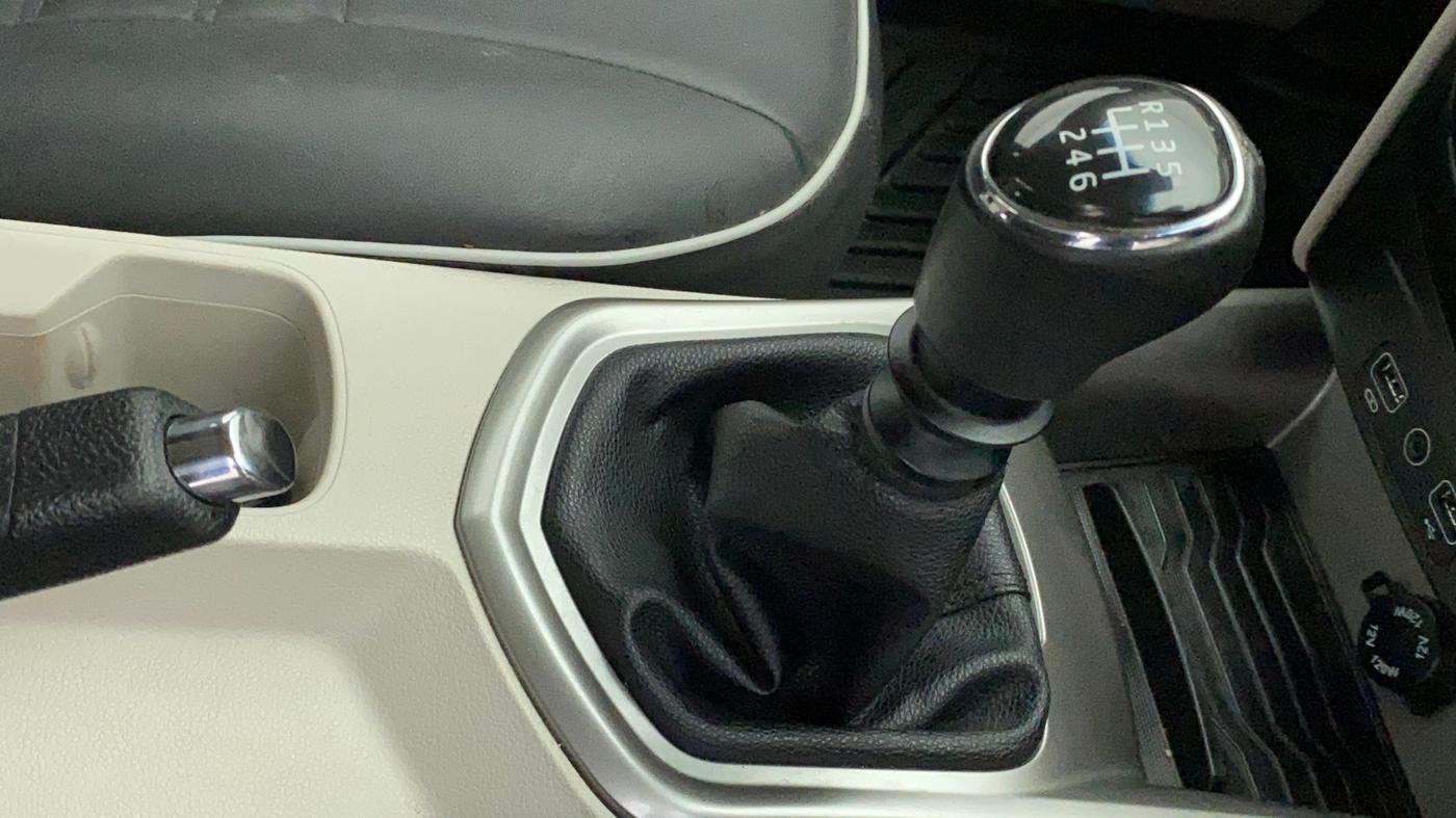 2021 Mahindra XUV300 W8 (O) 1.2 PETROL, Petrol, Manual, 48,853 km, Gear Lever