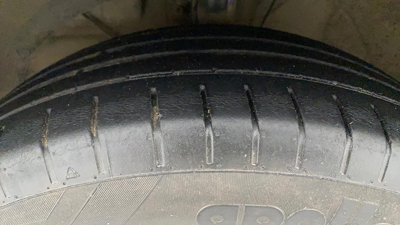 2019 Maruti Swift ZXI PLUS AMT, Petrol, Automatic, 53,321 km, Left Front Tyre Tread
