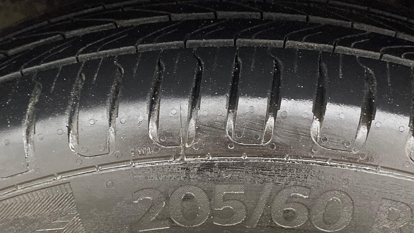 2022 Volkswagen TAIGUN HIGHLINE 1.0 TSI AT, Petrol, Automatic, 52,448 km, Left Front Tyre Tread