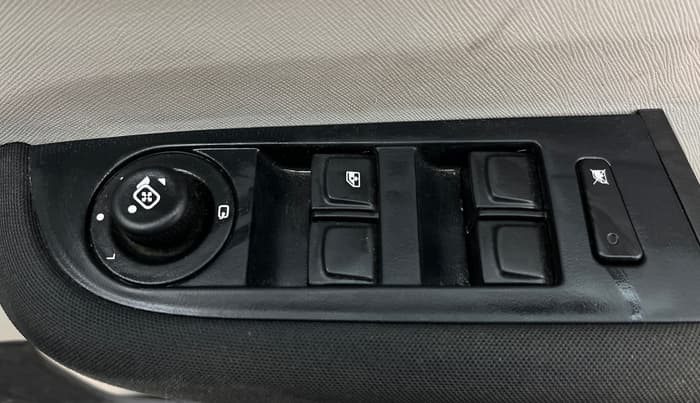 2024 Tata ALTROZ XZ PLUS SUNROOF CNG, CNG, Manual, 43,344 km, Driver Side Door Panels Control