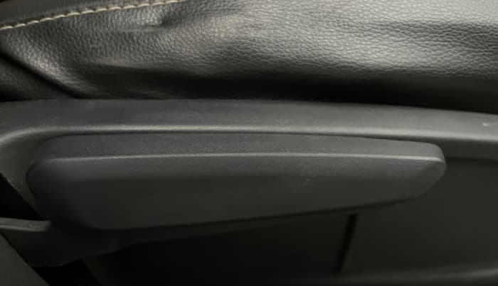 2024 Tata ALTROZ XZ PLUS SUNROOF CNG, CNG, Manual, 43,344 km, Driver Side Adjustment Panel