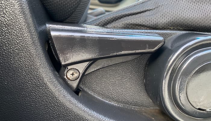 2019 Tata Tiago XZ PLUS PETROL, CNG, Manual, 1,02,379 km, Driver Side Adjustment Panel