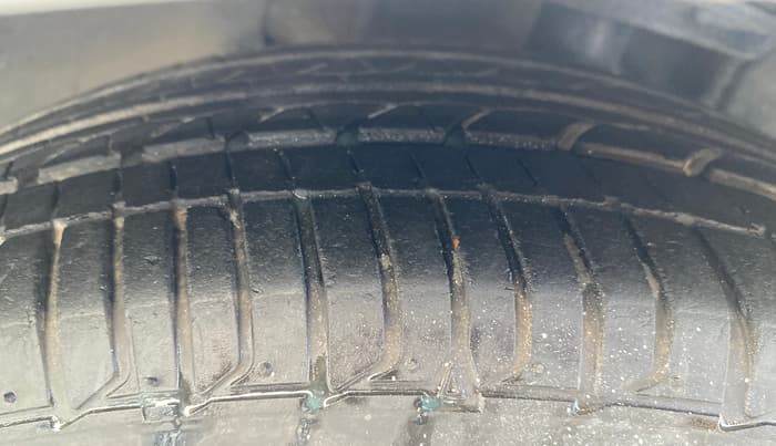 2019 Tata Tiago XZ PLUS PETROL, CNG, Manual, 1,02,379 km, Right Front Tyre Tread