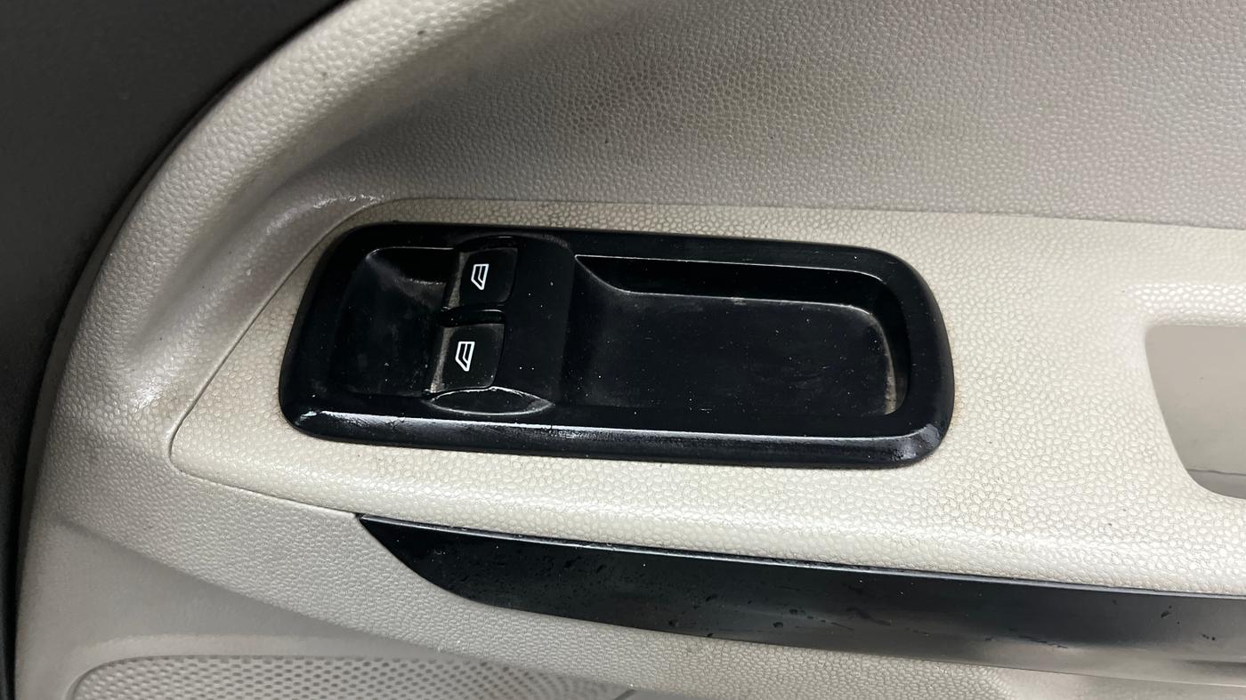 2017 Ford Ecosport AMBIENTE 1.5L PETROL, CNG, Manual, 1,05,543 km, Driver Side Door Panels Control