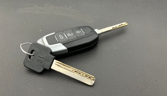 2017 Ford Ecosport AMBIENTE 1.5L PETROL, CNG, Manual, 1,05,543 km, Key Close Up