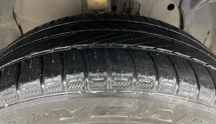 2017 Ford Ecosport AMBIENTE 1.5L PETROL, CNG, Manual, 1,05,543 km, Right Front Tyre Tread