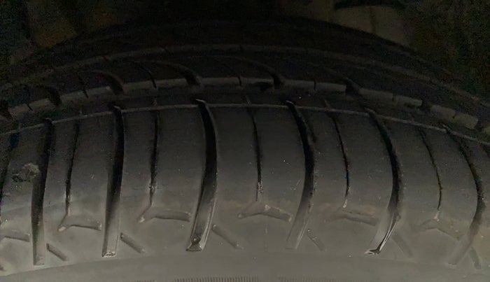 2018 Tata Tiago XZ PETROL, Petrol, Manual, 76,127 km, Left Front Tyre Tread