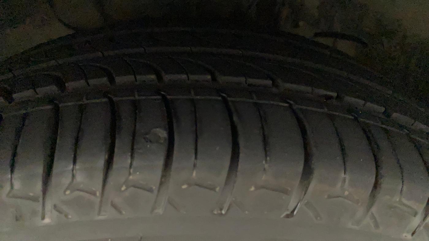 2018 Tata Tiago XZ PETROL, Petrol, Manual, 76,127 km, Right Front Tyre Tread