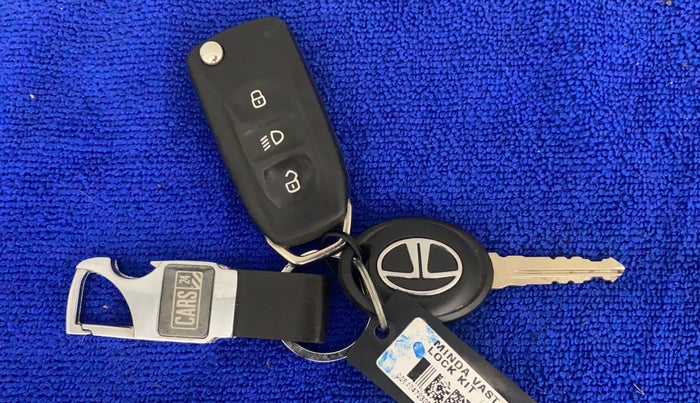 2018 Tata Tiago XZ PETROL, Petrol, Manual, 76,127 km, Key Close Up