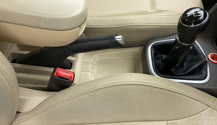 2012 Volkswagen Vento HIGHLINE DIESEL, Diesel, Manual, 75,455 km, Gear Lever