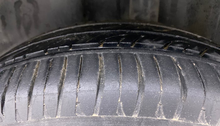 2012 Volkswagen Vento HIGHLINE DIESEL, Diesel, Manual, 75,455 km, Left Rear Tyre Tread