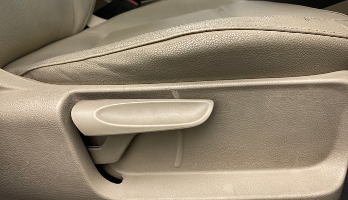 2012 Volkswagen Vento HIGHLINE DIESEL, Diesel, Manual, 75,455 km, Driver Side Adjustment Panel