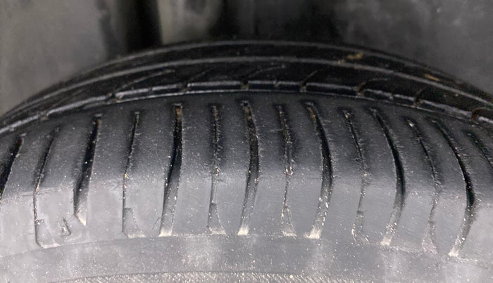 2012 Volkswagen Vento HIGHLINE DIESEL, Diesel, Manual, 75,455 km, Right Rear Tyre Tread