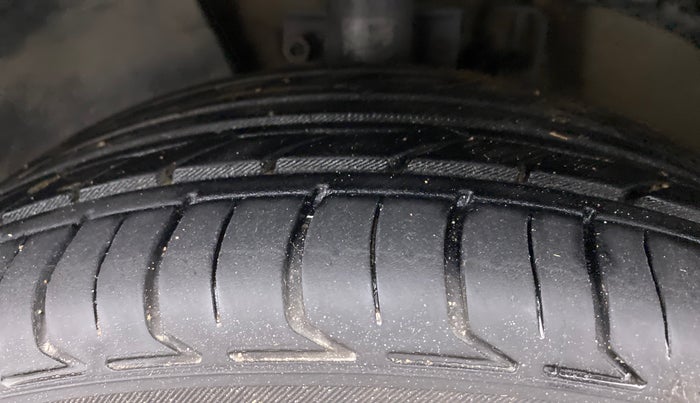 2012 Volkswagen Vento HIGHLINE DIESEL, Diesel, Manual, 75,455 km, Left Front Tyre Tread