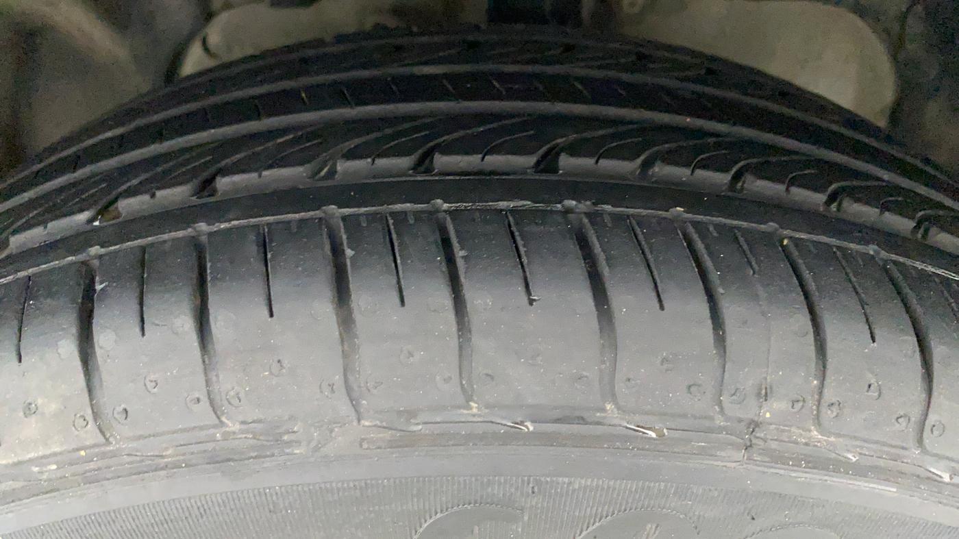 2014 Ford Ecosport 1.5AMBIENTE TI VCT, Petrol, Manual, 99,042 km, Left Front Tyre Tread