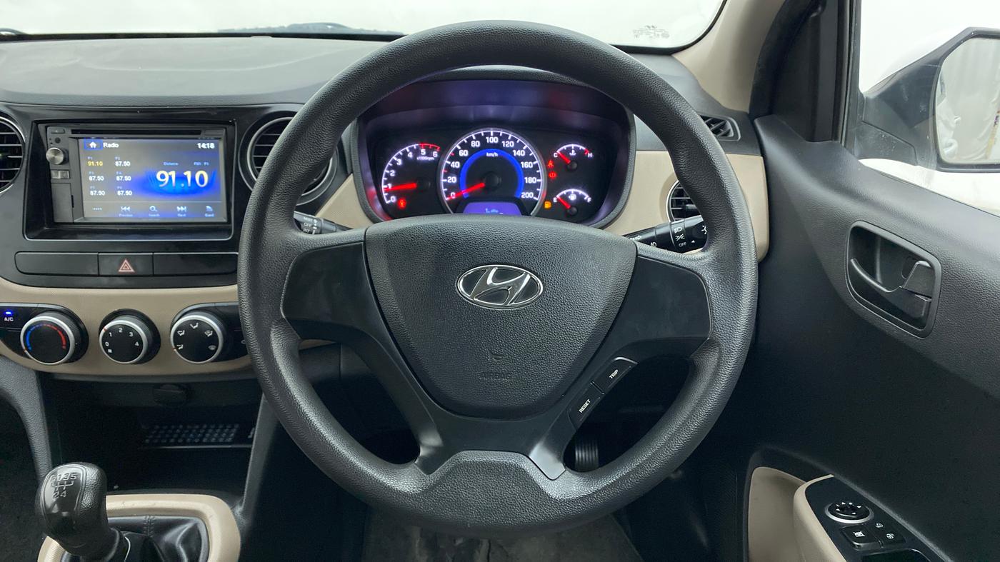 2017 Hyundai Grand i10 magna 1.2 crdi, Diesel, Manual, 87,535 km, Steering Wheel Close Up