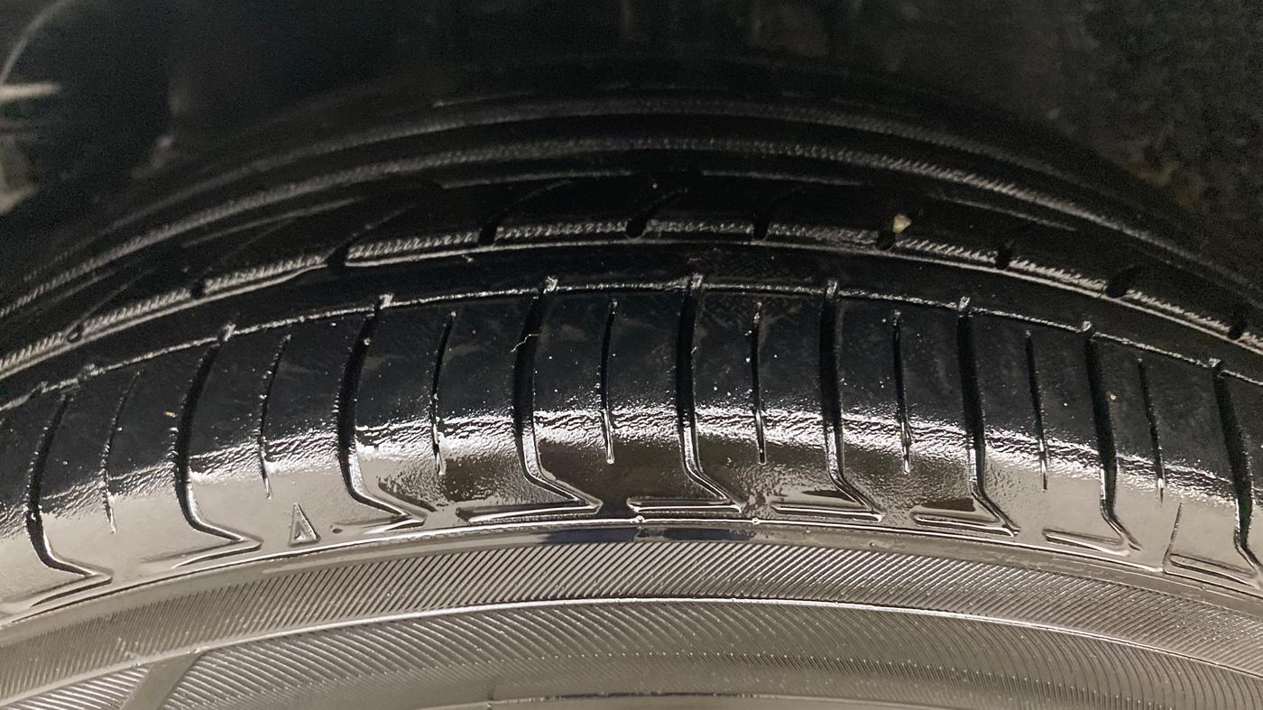 2015 Toyota Corolla Altis G PETROL, Petrol, Manual, 75,370 km, Left Front Tyre Tread