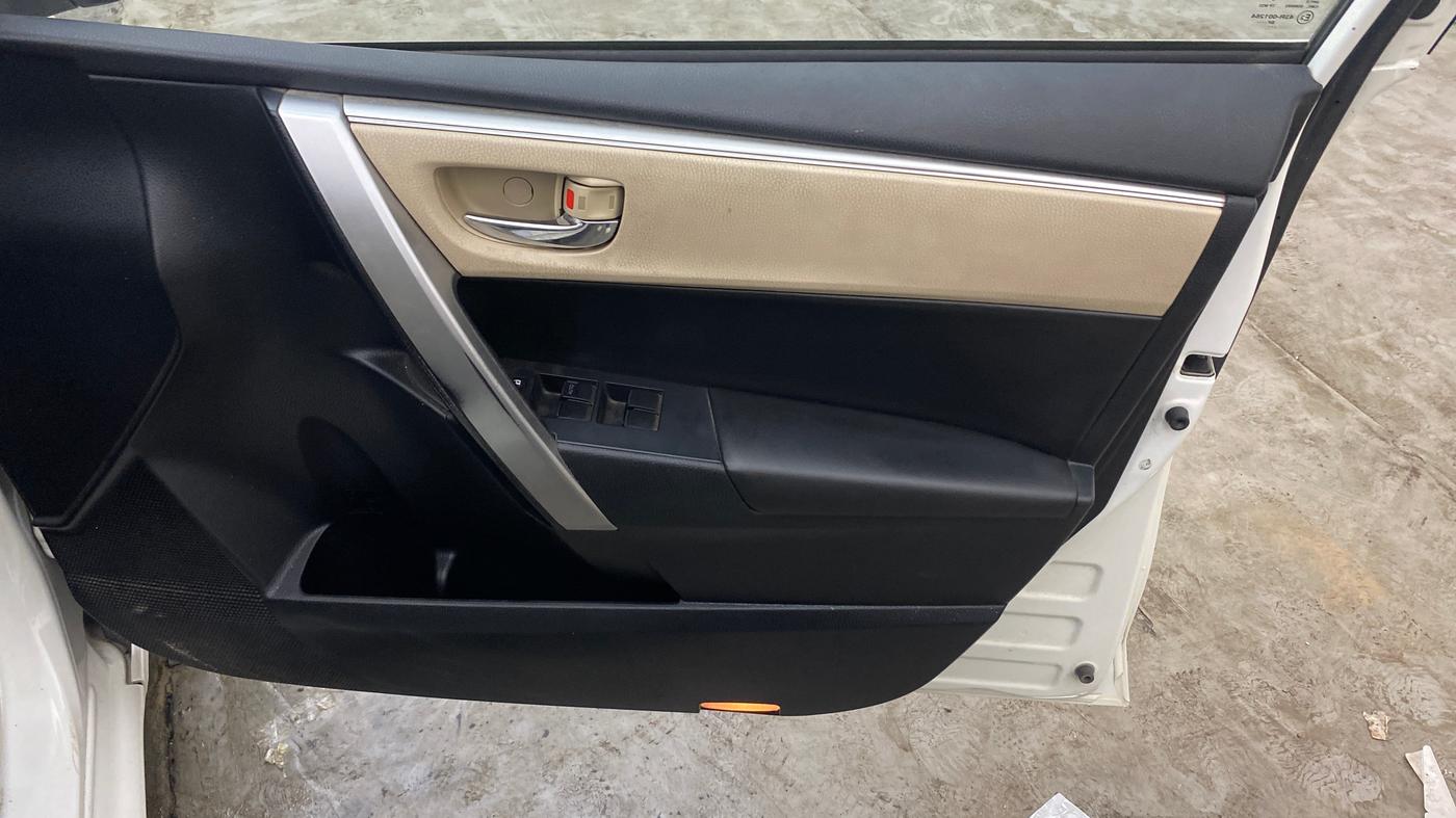 2015 Toyota Corolla Altis G PETROL, Petrol, Manual, 75,370 km, Driver Side Door Panels Control