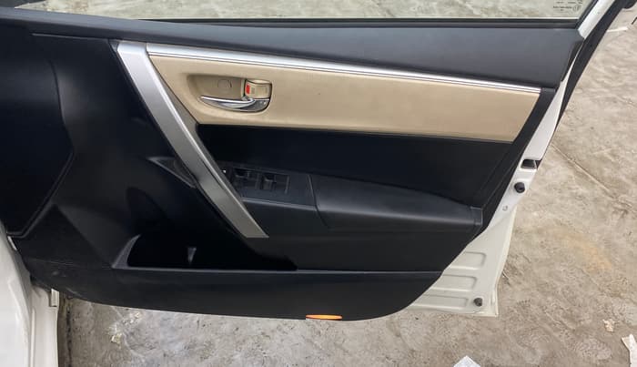 2015 Toyota Corolla Altis G PETROL, Petrol, Manual, 75,370 km, Driver Side Door Panels Control