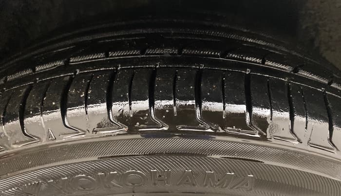 2015 Toyota Corolla Altis G PETROL, Petrol, Manual, 75,370 km, Right Front Tyre Tread