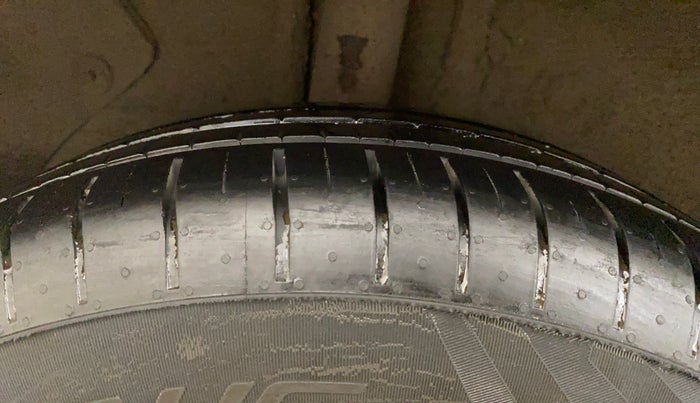 2015 Hyundai Elite i20 MAGNA 1.2, Petrol, Manual, 65,781 km, Right Rear Tyre Tread