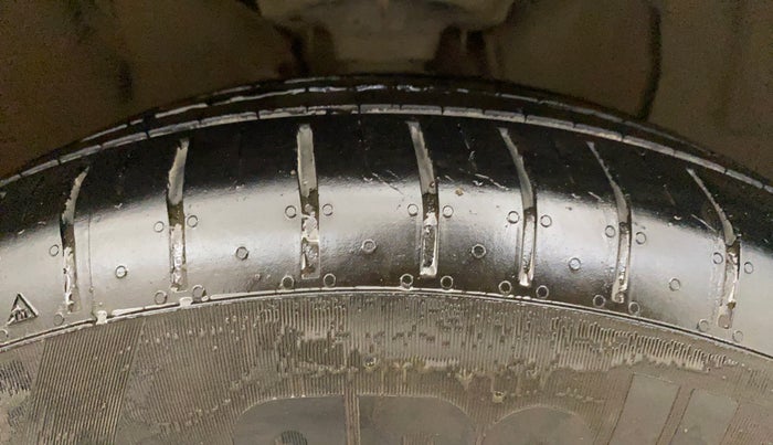 2015 Hyundai Elite i20 MAGNA 1.2, Petrol, Manual, 65,781 km, Right Front Tyre Tread