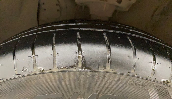 2015 Hyundai Elite i20 MAGNA 1.2, Petrol, Manual, 65,781 km, Left Front Tyre Tread