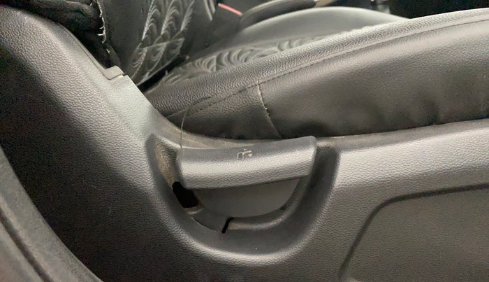 2015 Hyundai Elite i20 MAGNA 1.2, Petrol, Manual, 65,781 km, Driver Side Adjustment Panel