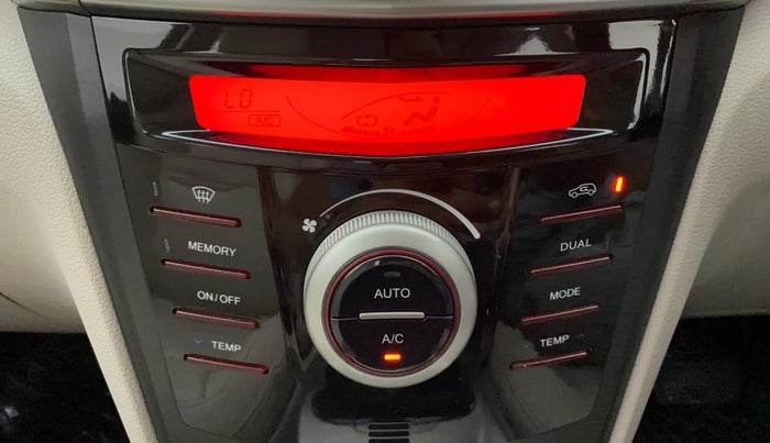 2021 Mahindra XUV300 W8 (O) 1.5 DIESEL AMT, Diesel, Automatic, 28,830 km, Multi-Zone Climate Control