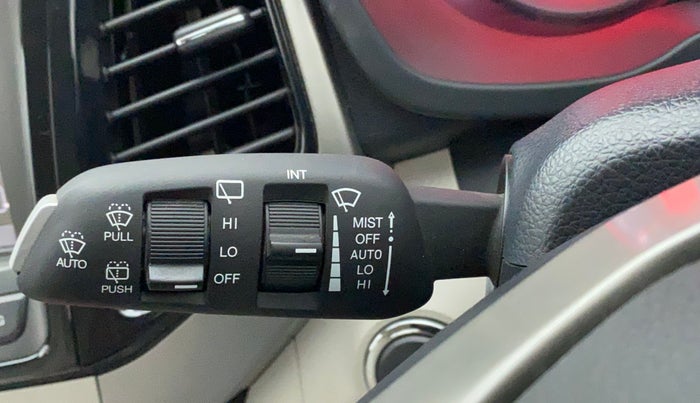 2021 Mahindra XUV300 W8 (O) 1.5 DIESEL AMT, Diesel, Automatic, 28,830 km, Rain Sensing Wipers