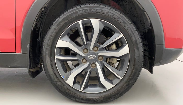 2021 Mahindra XUV300 W8 (O) 1.5 DIESEL AMT, Diesel, Automatic, 28,830 km, Right Front Wheel