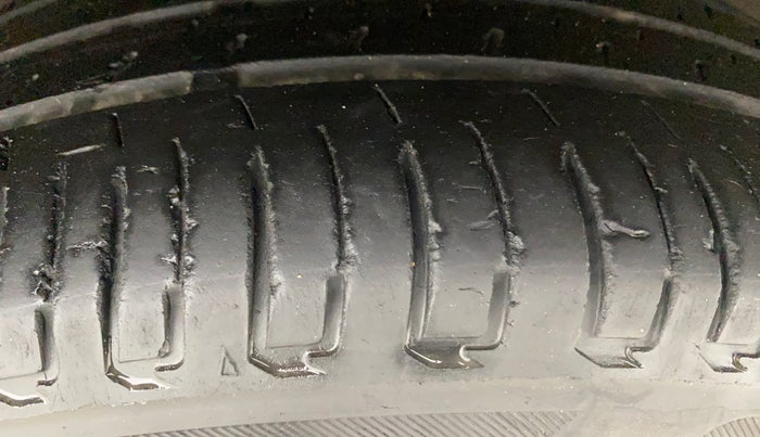 2021 Hyundai NEW I20 MAGNA 1.2 MT, Petrol, Manual, 43,713 km, Right Front Tyre Tread