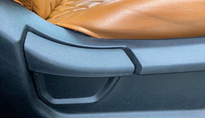 2021 Hyundai NEW I20 MAGNA 1.2 MT, Petrol, Manual, 43,713 km, Driver Side Adjustment Panel