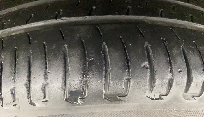 2021 Hyundai NEW I20 MAGNA 1.2 MT, Petrol, Manual, 43,713 km, Left Front Tyre Tread