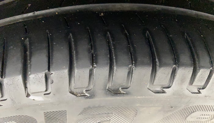 2021 Hyundai NEW I20 MAGNA 1.2 MT, Petrol, Manual, 43,713 km, Right Rear Tyre Tread